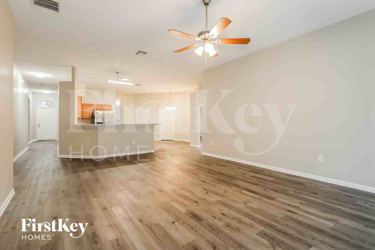 552 N Bridgestone Ave - Photo 4 of 15
