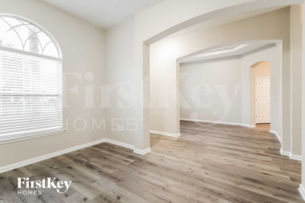 552 N Bridgestone Ave - Photo 5 of 15