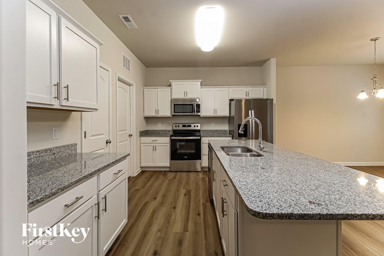1136 Scarlett Dr - Photo 5 of 15
