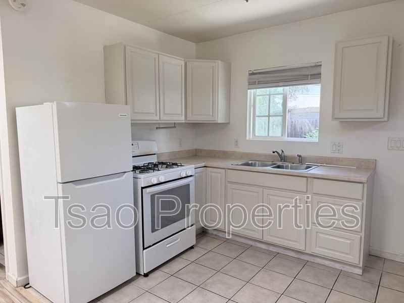607 N Ardmore Ave - Photo 5 of 5