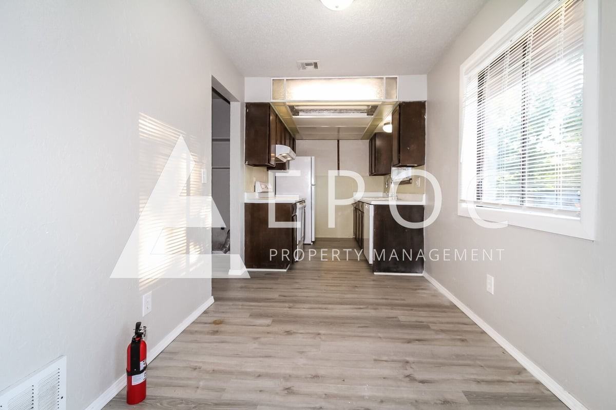 409 Woodland Dr - Photo 5 of 16