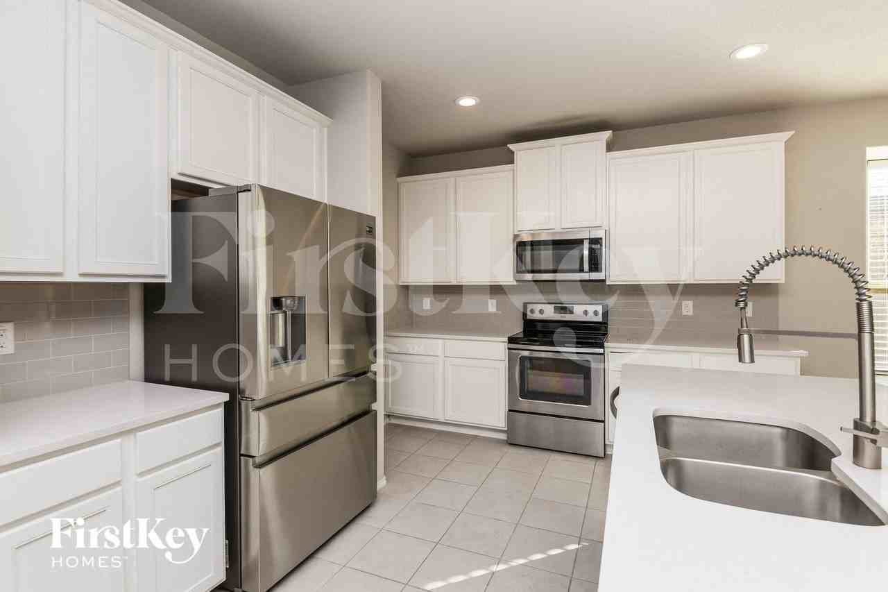 7709 Boat Wind Rd - Photo 4 of 15