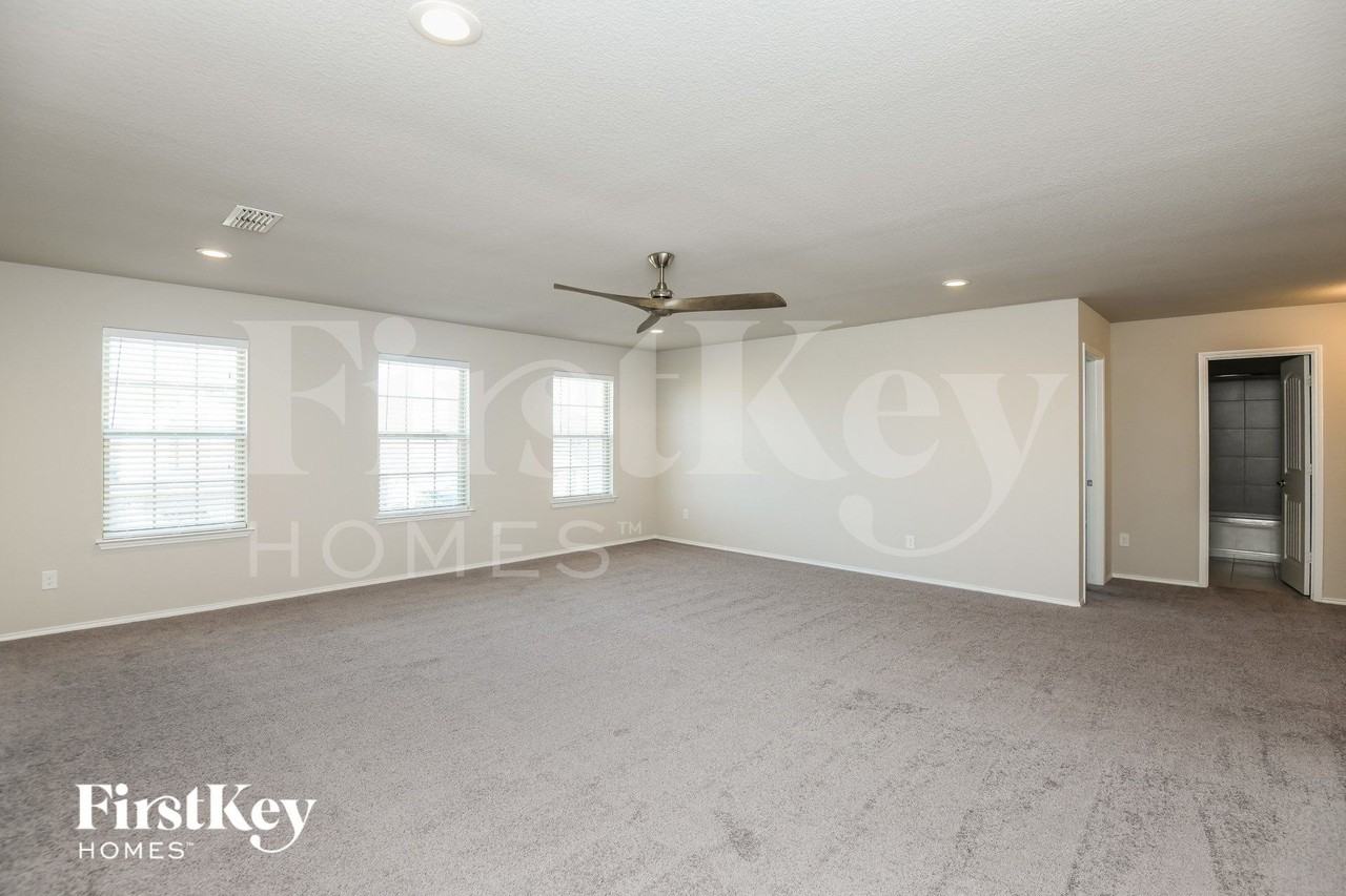 7709 Boat Wind Rd - Photo 5 of 15