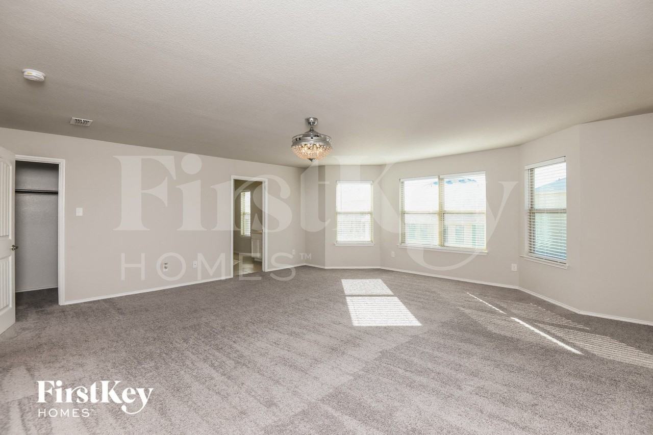 7709 Boat Wind Rd - Photo 6 of 15
