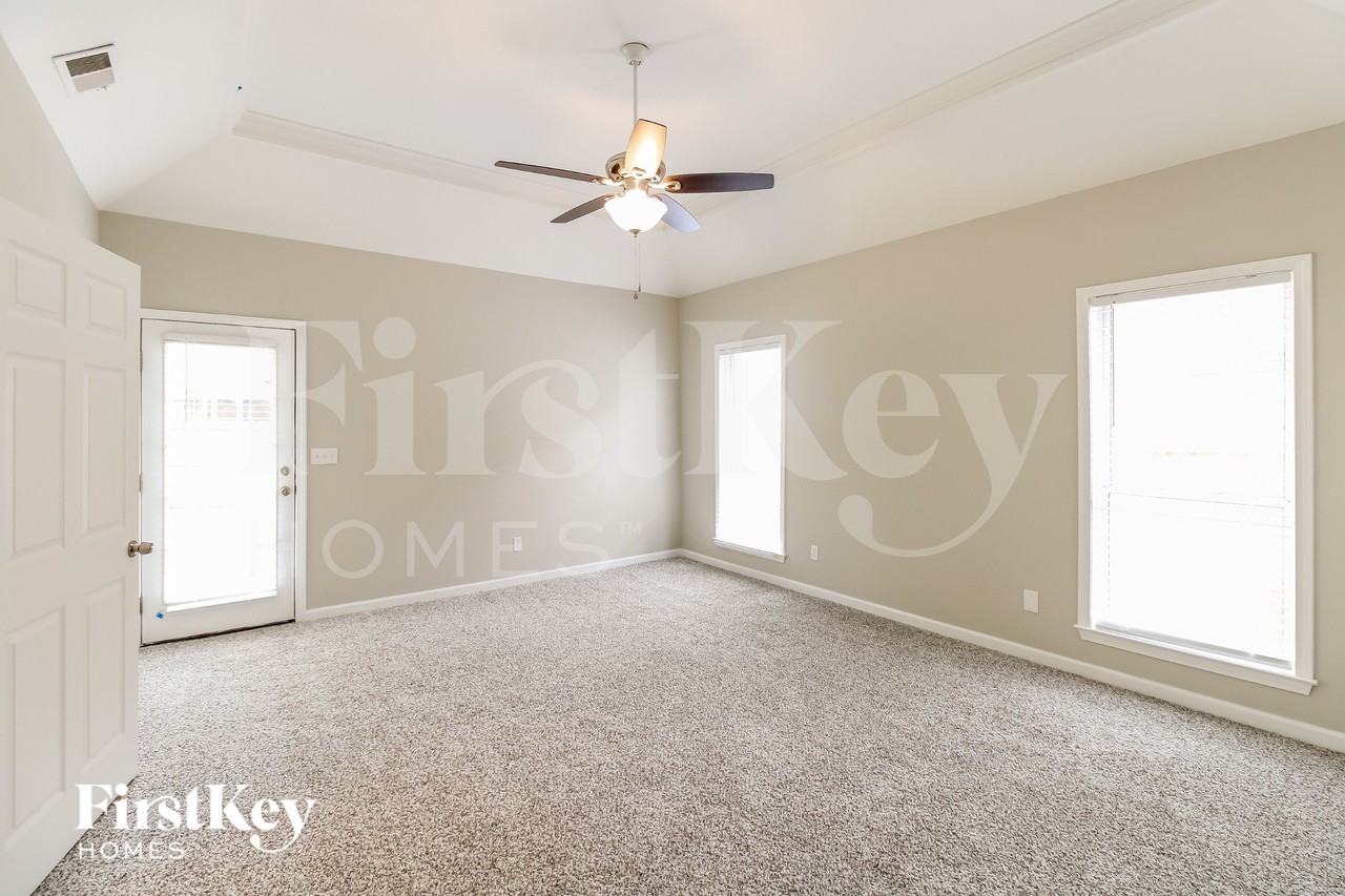 104 Mayfair Ln - Photo 5 of 15