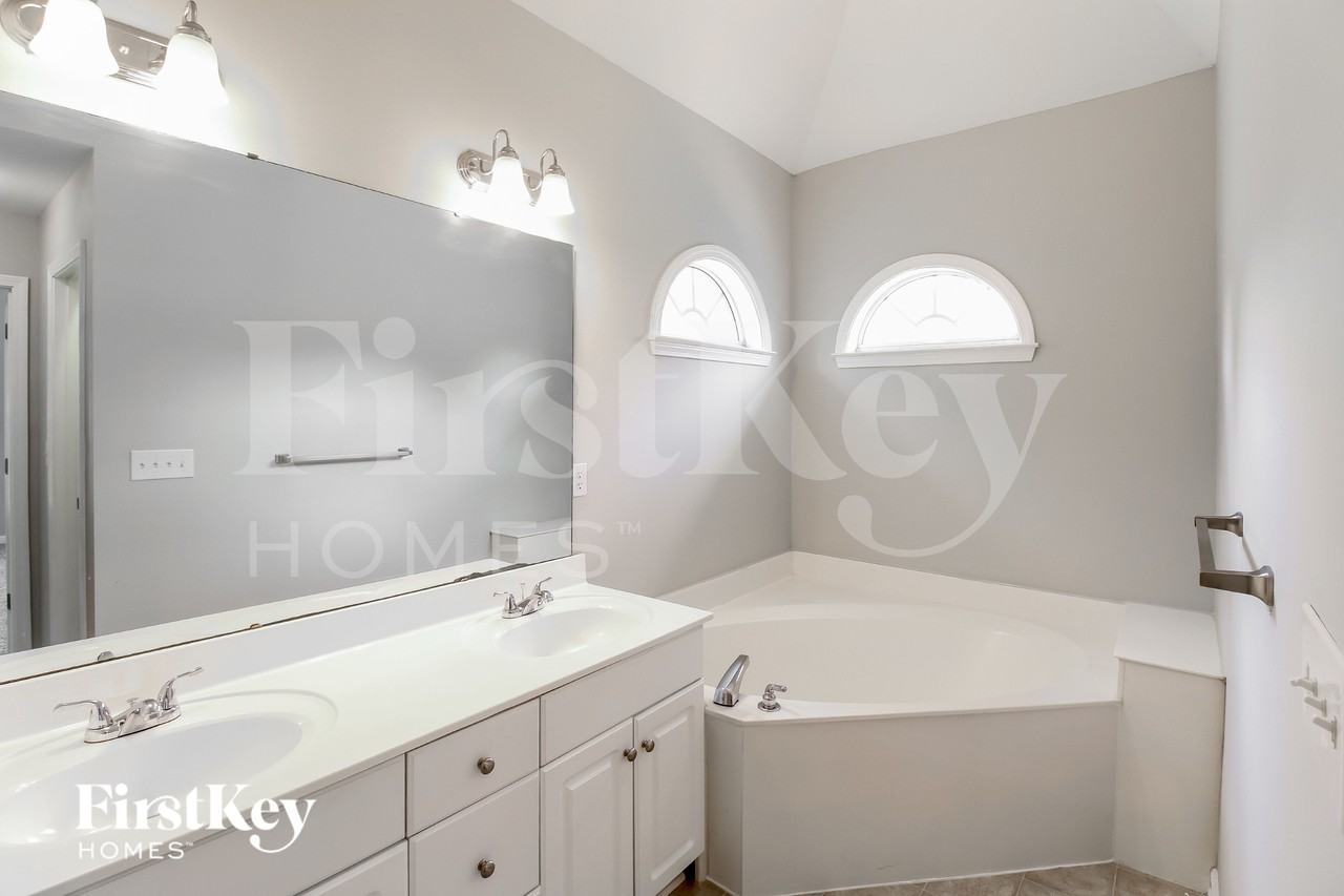 104 Mayfair Ln - Photo 7 of 15