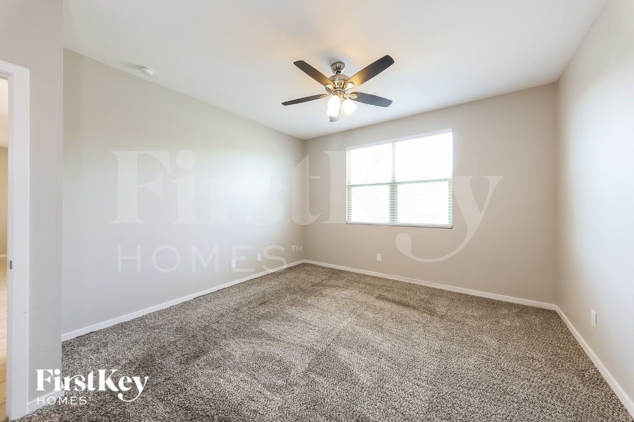 10129 W Southgate Ave - Photo 7 of 16