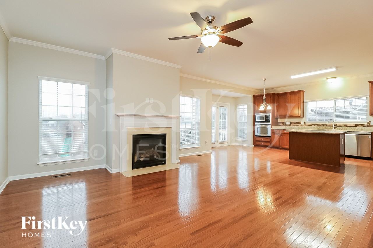 2184 Mclaughlin Dr - Photo 4 of 15