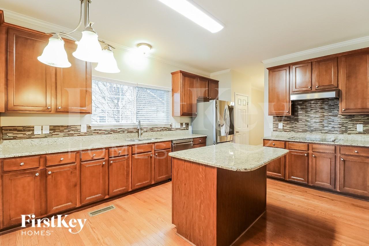 2184 Mclaughlin Dr - Photo 5 of 15
