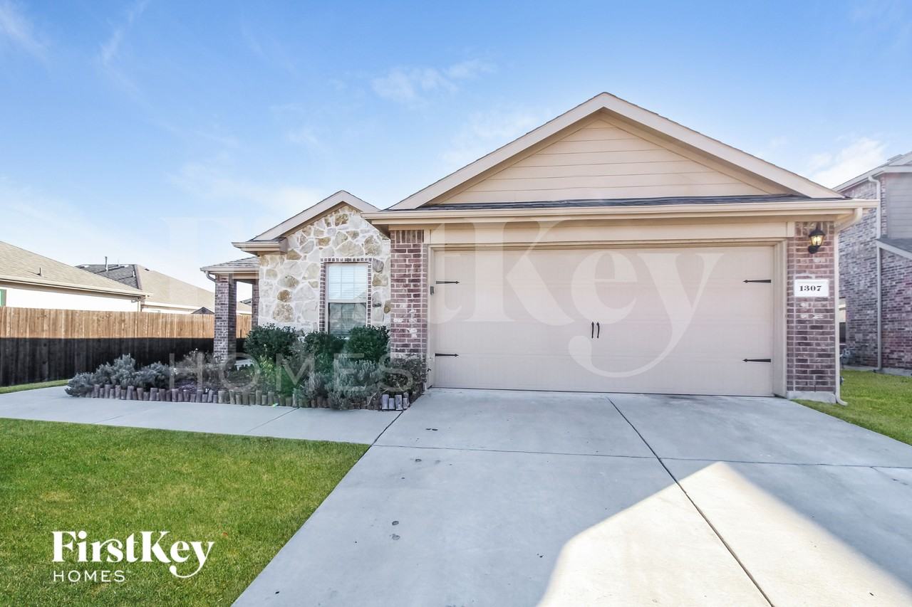 1307 Bent Grass Dr