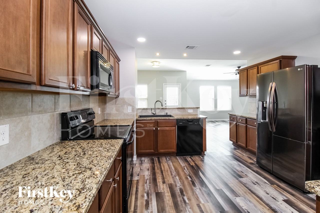 1307 Bent Grass Dr - Photo 6 of 17