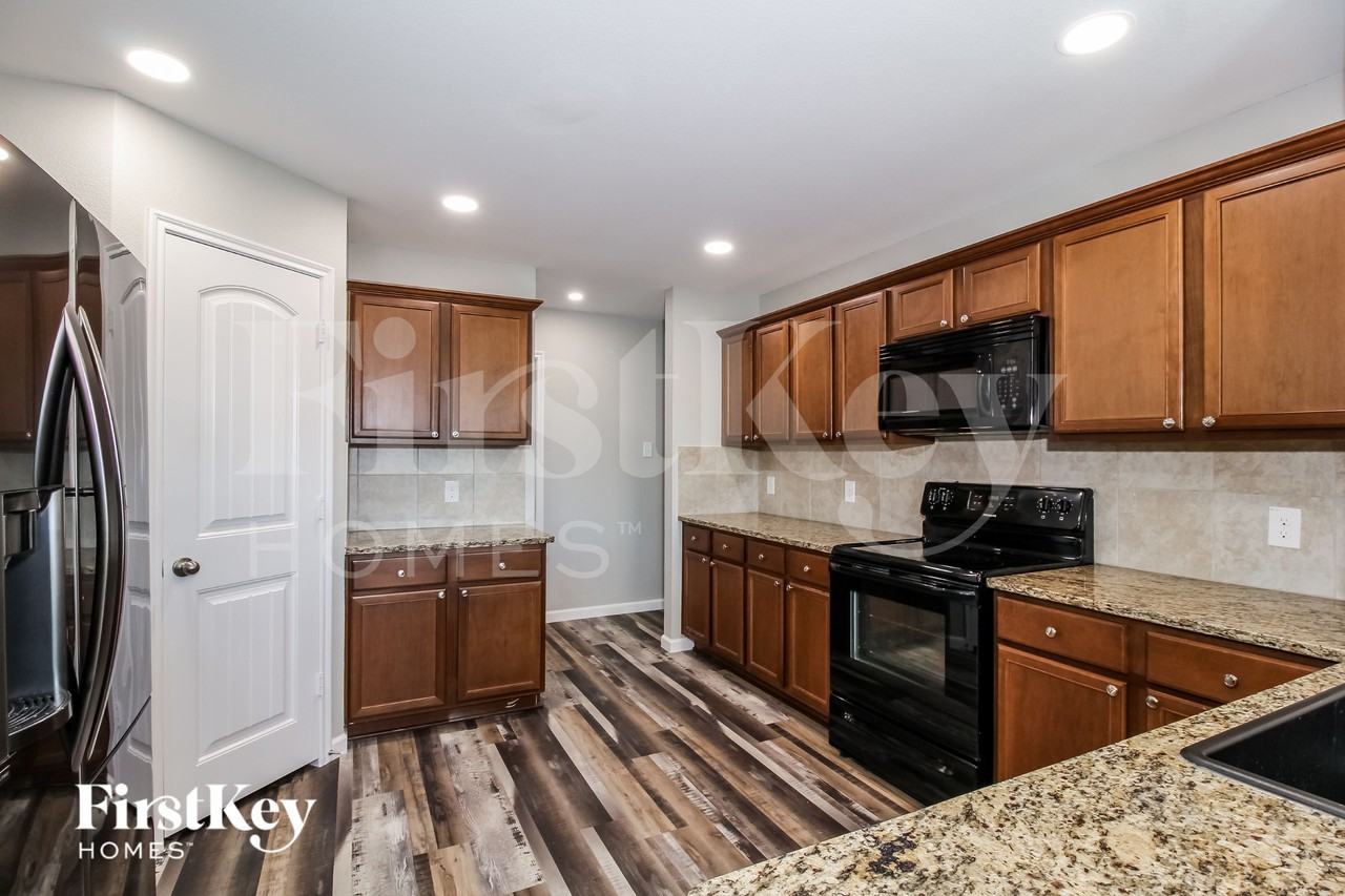 1307 Bent Grass Dr - Photo 7 of 17