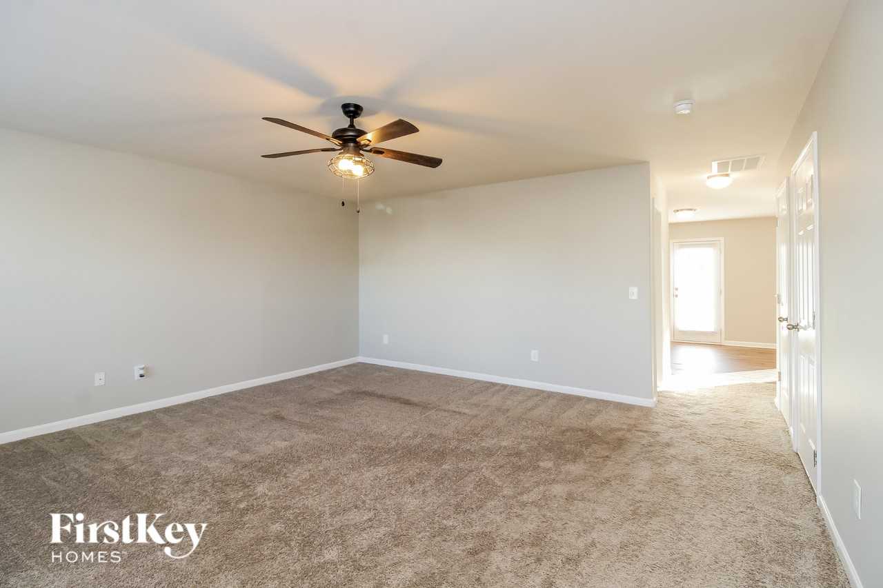 151 Bedrock Ct - Photo 3 of 15