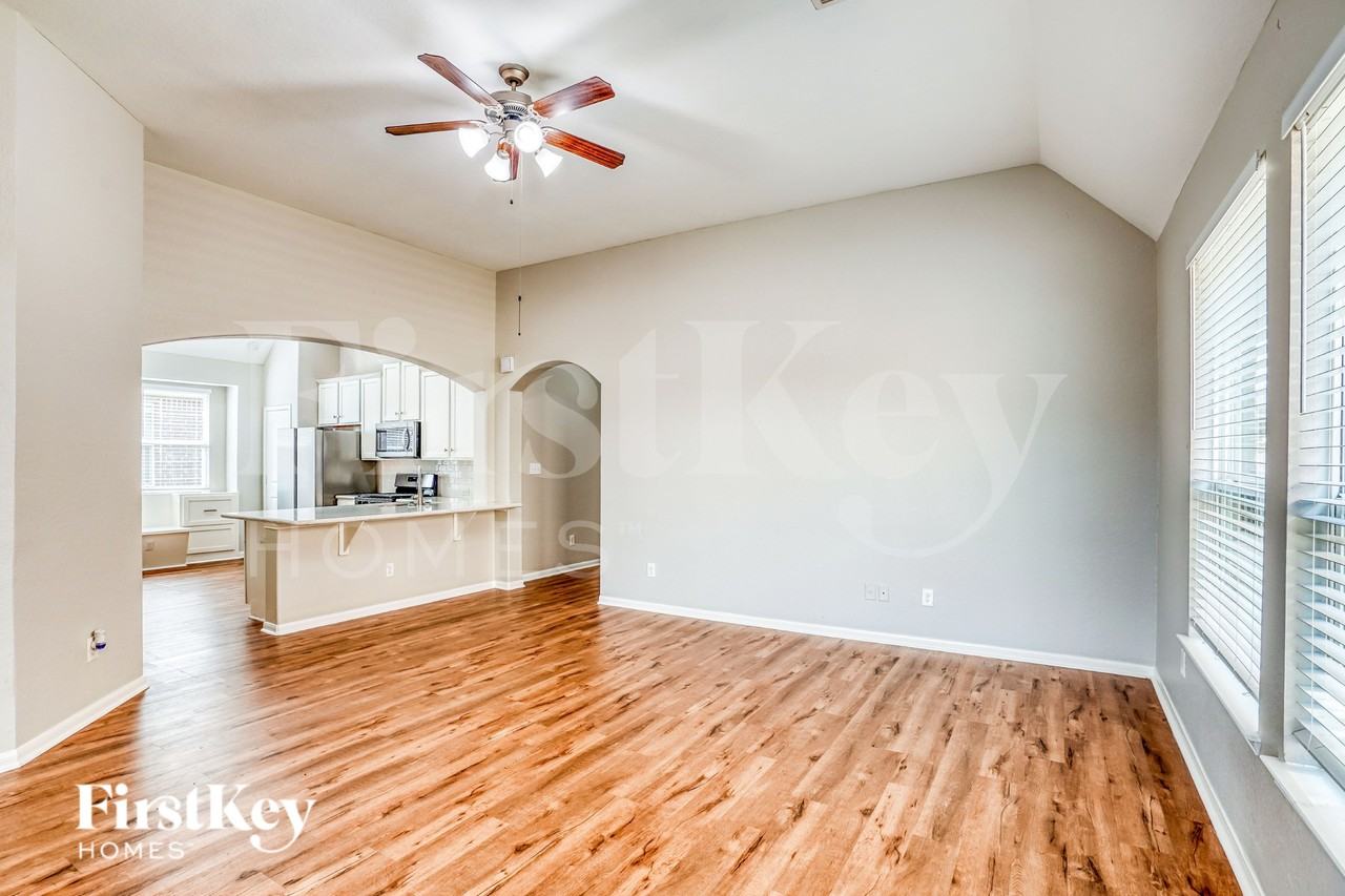 4810 Bay Vista Dr - Photo 3 of 20
