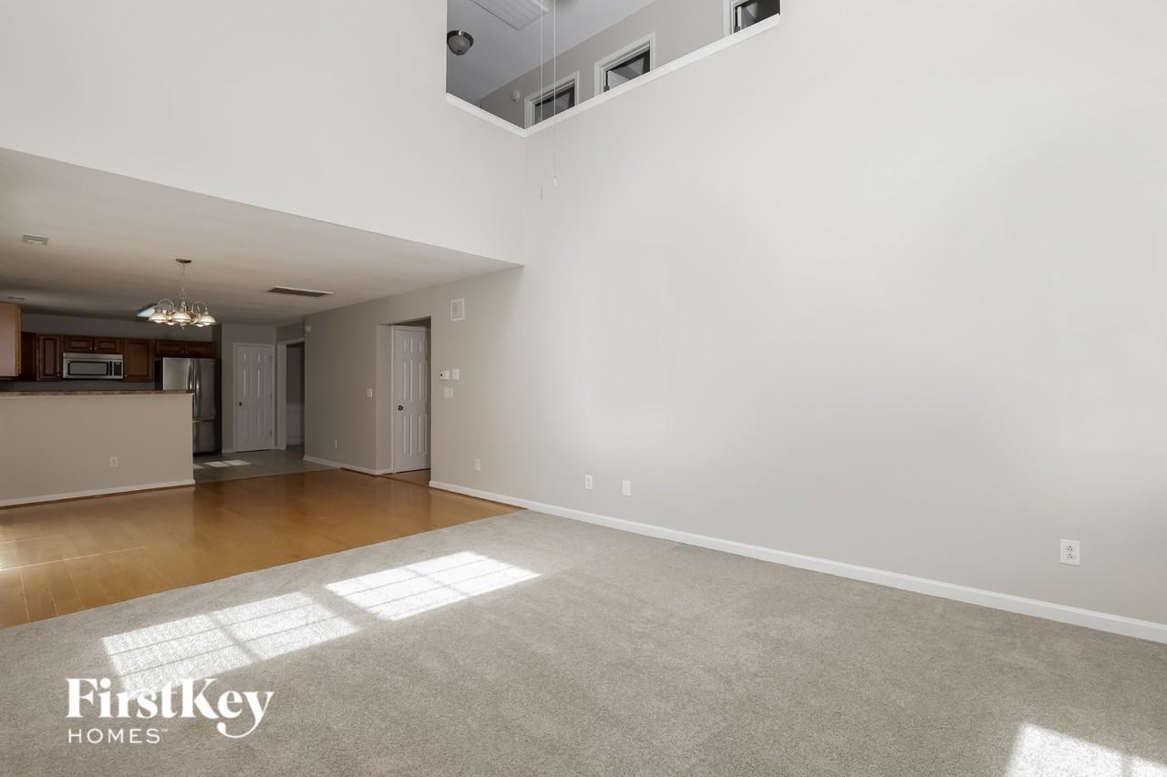 709 Southshore Pkwy - Photo 2 of 15