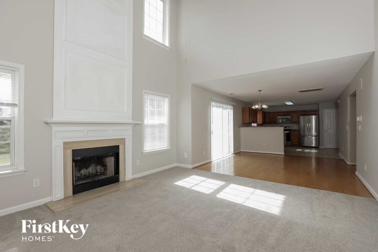 709 Southshore Pkwy - Photo 3 of 15