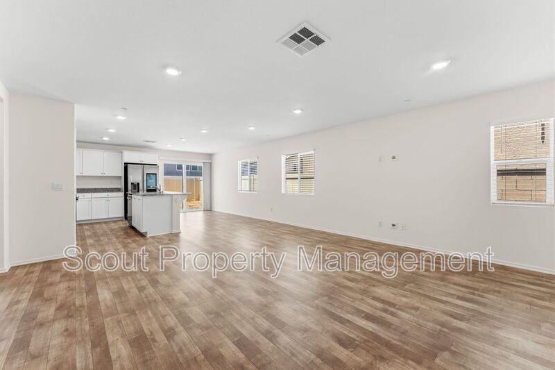 28841 Cutlass St - Photo 5 of 33