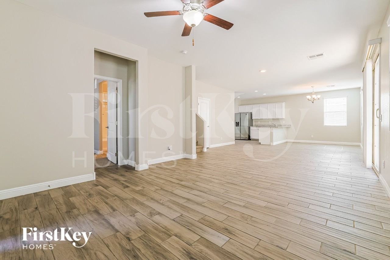 301 N Sunrise - Photo 2 of 16