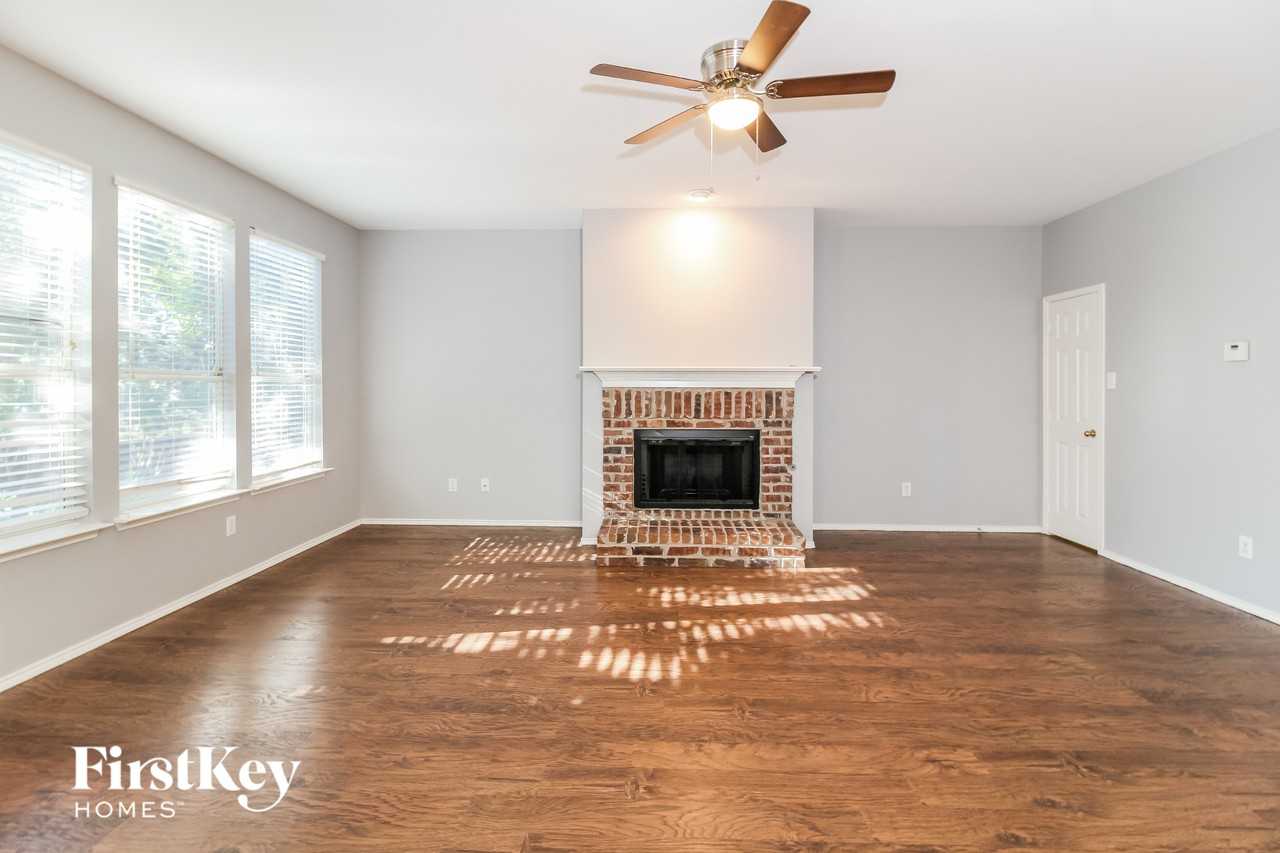 3700 Dunlavy Rd - Photo 4 of 15