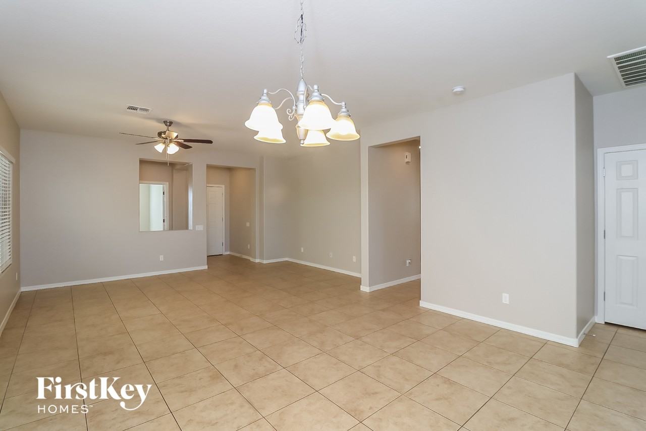 11144 E Sutter Ave - Photo 2 of 15