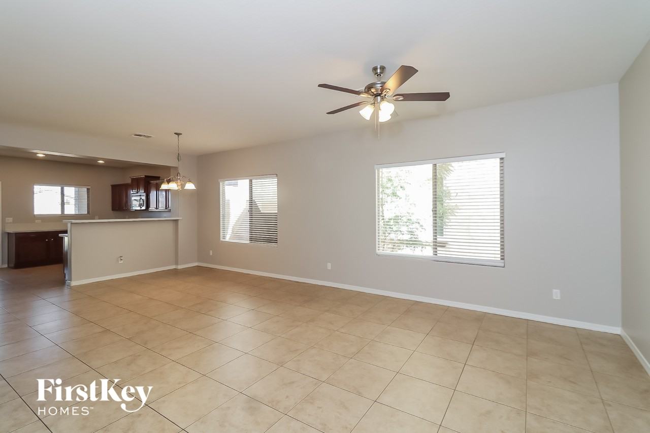 11144 E Sutter Ave - Photo 4 of 15