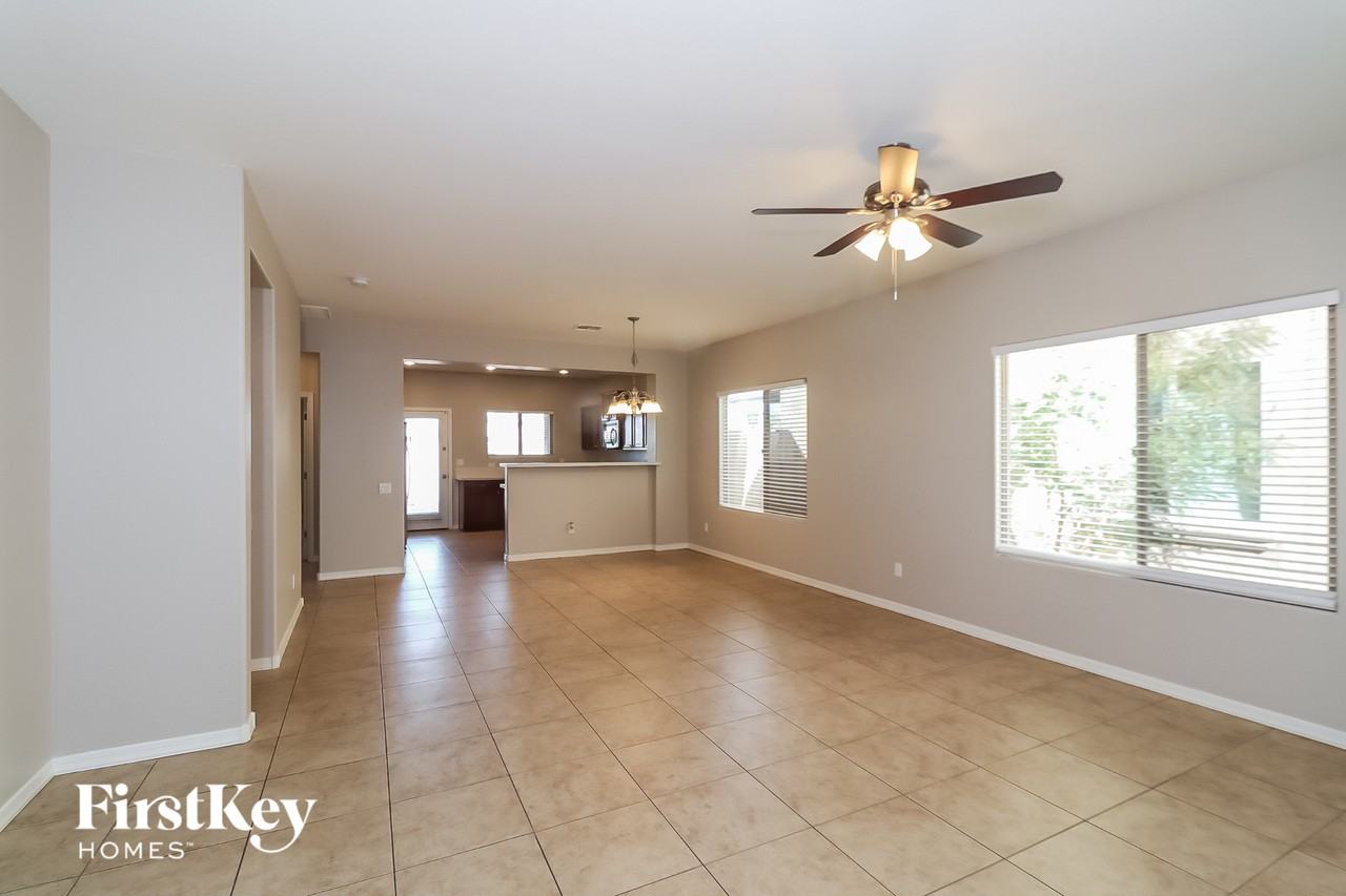 11144 E Sutter Ave - Photo 5 of 15