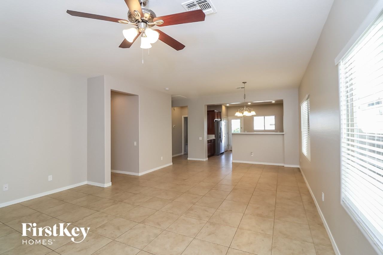 11144 E Sutter Ave - Photo 6 of 15