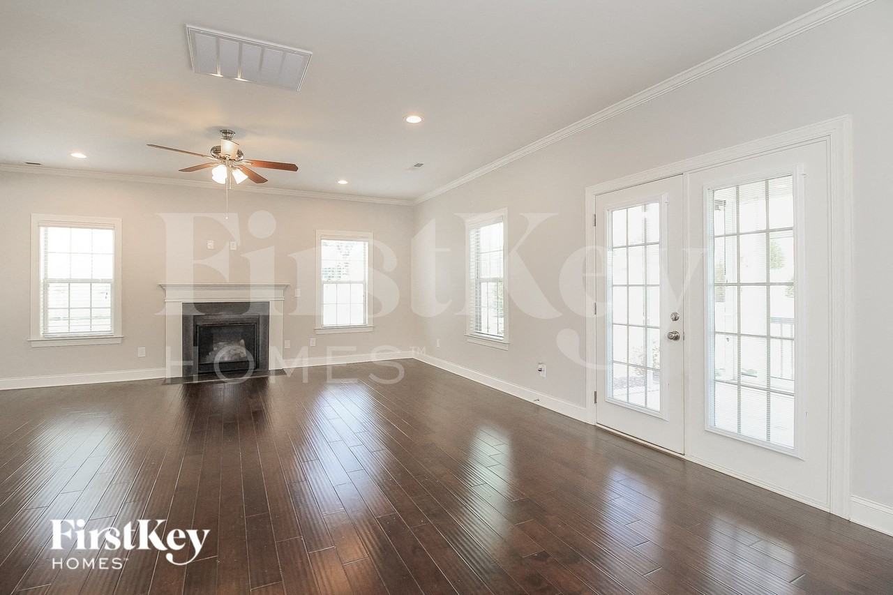 127 Phoenix Ct - Photo 3 of 15