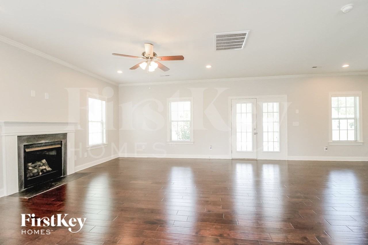 127 Phoenix Ct - Photo 4 of 15