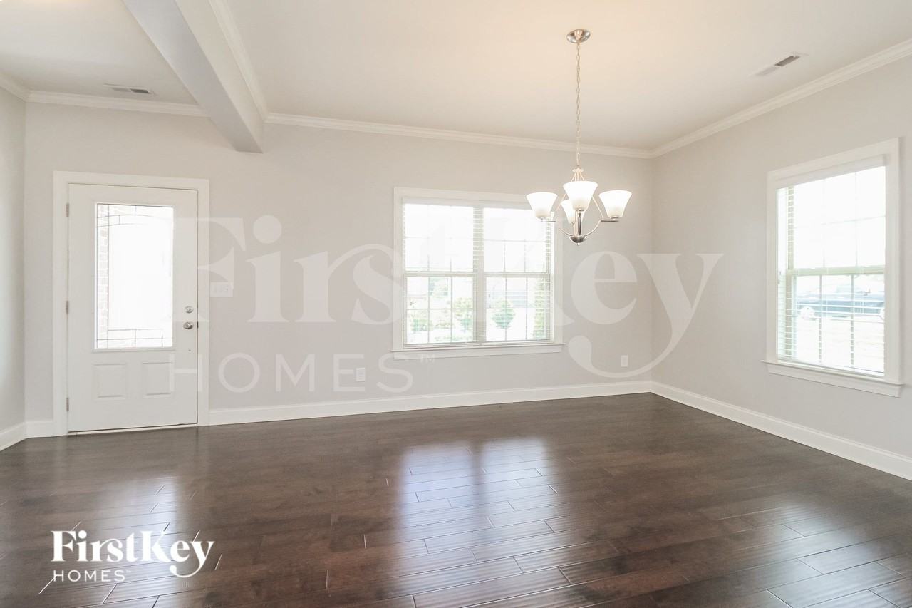 127 Phoenix Ct - Photo 5 of 15