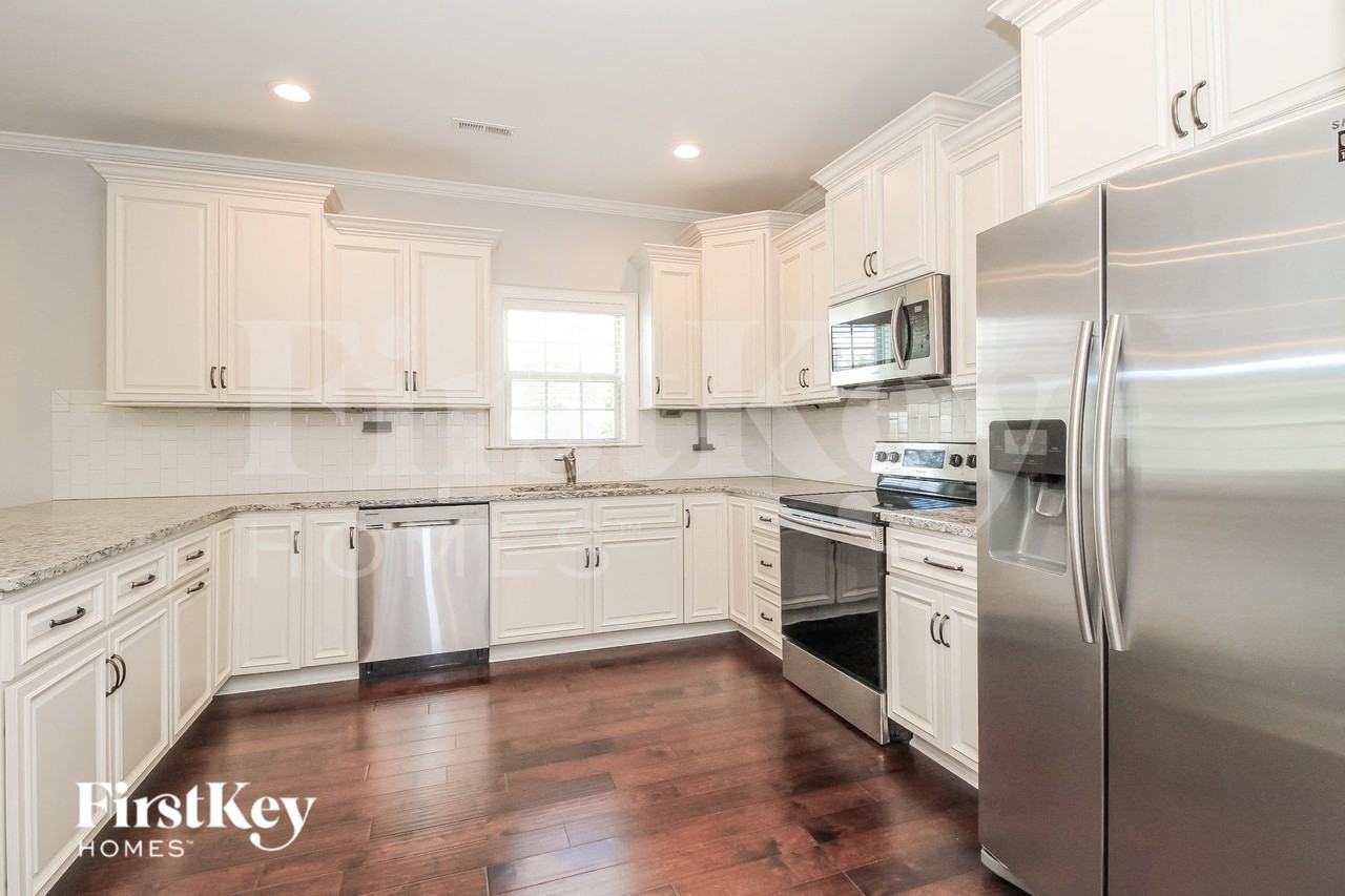 127 Phoenix Ct - Photo 7 of 15