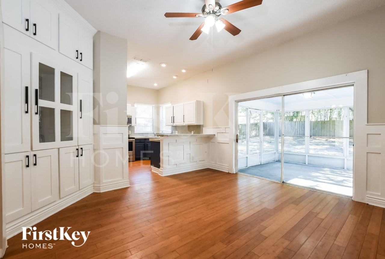 3010 Linmont Ln - Photo 4 of 16