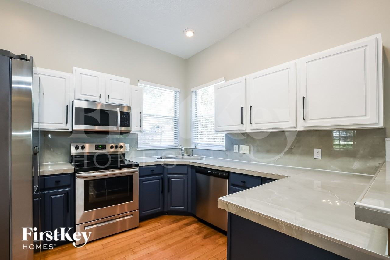 3010 Linmont Ln - Photo 5 of 16