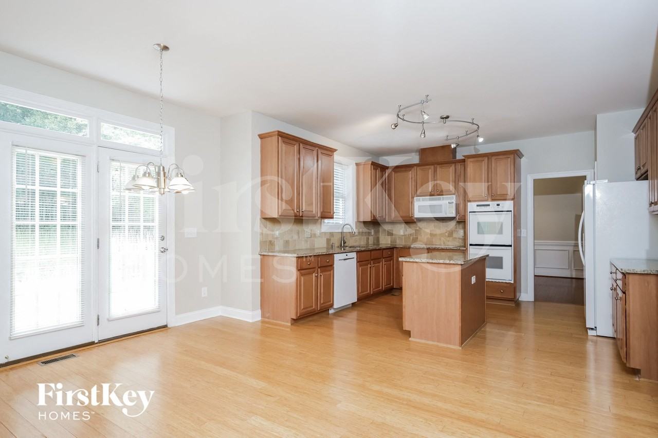 5515 Stone Crossing Dr - Photo 4 of 15