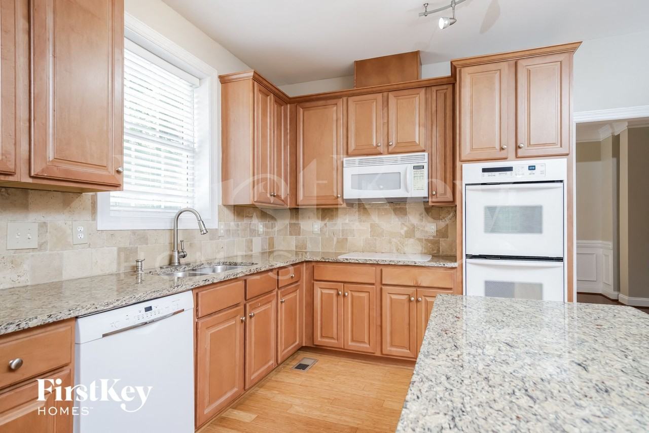 5515 Stone Crossing Dr - Photo 5 of 15