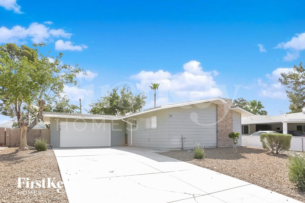 2552 Masters Cir - Photo 2 of 15