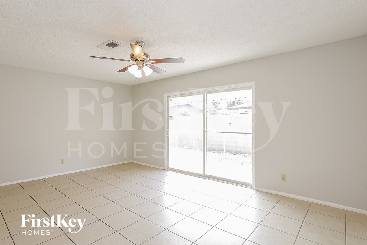 2552 Masters Cir - Photo 4 of 15