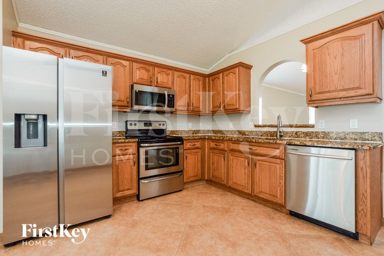 1741 W Marshall Lake Dr - Photo 5 of 17