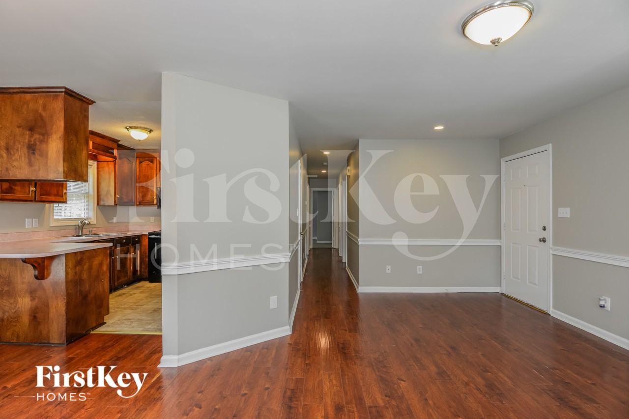 835 S Millon St - Photo 4 of 16