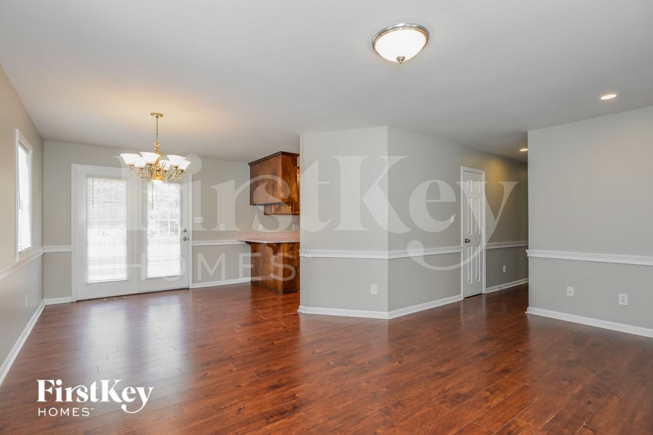 835 S Millon St - Photo 5 of 16
