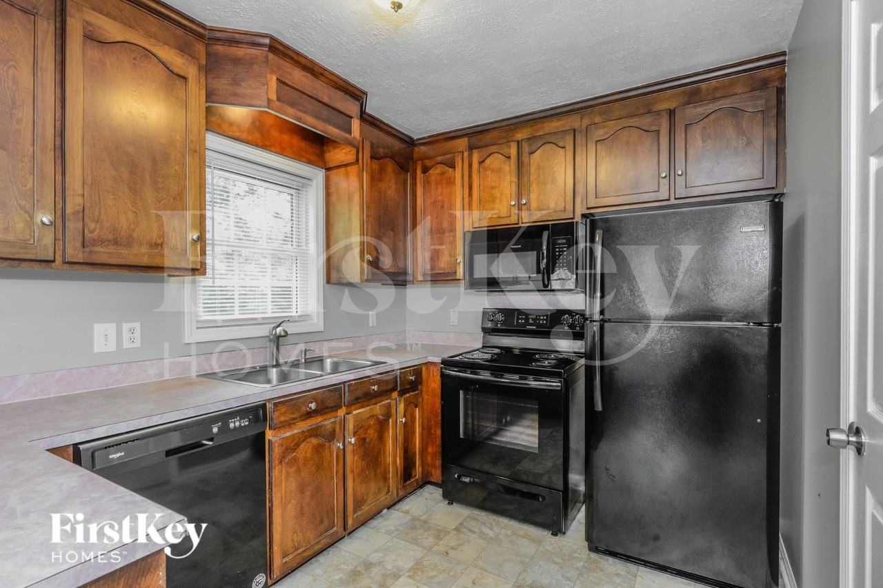 835 S Millon St - Photo 7 of 16