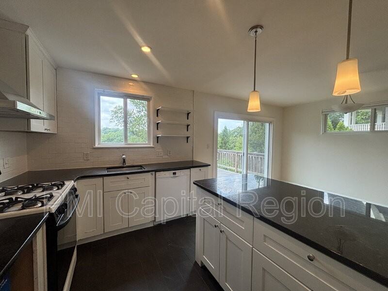 2929 Terrace Dr - Photo 6 of 25