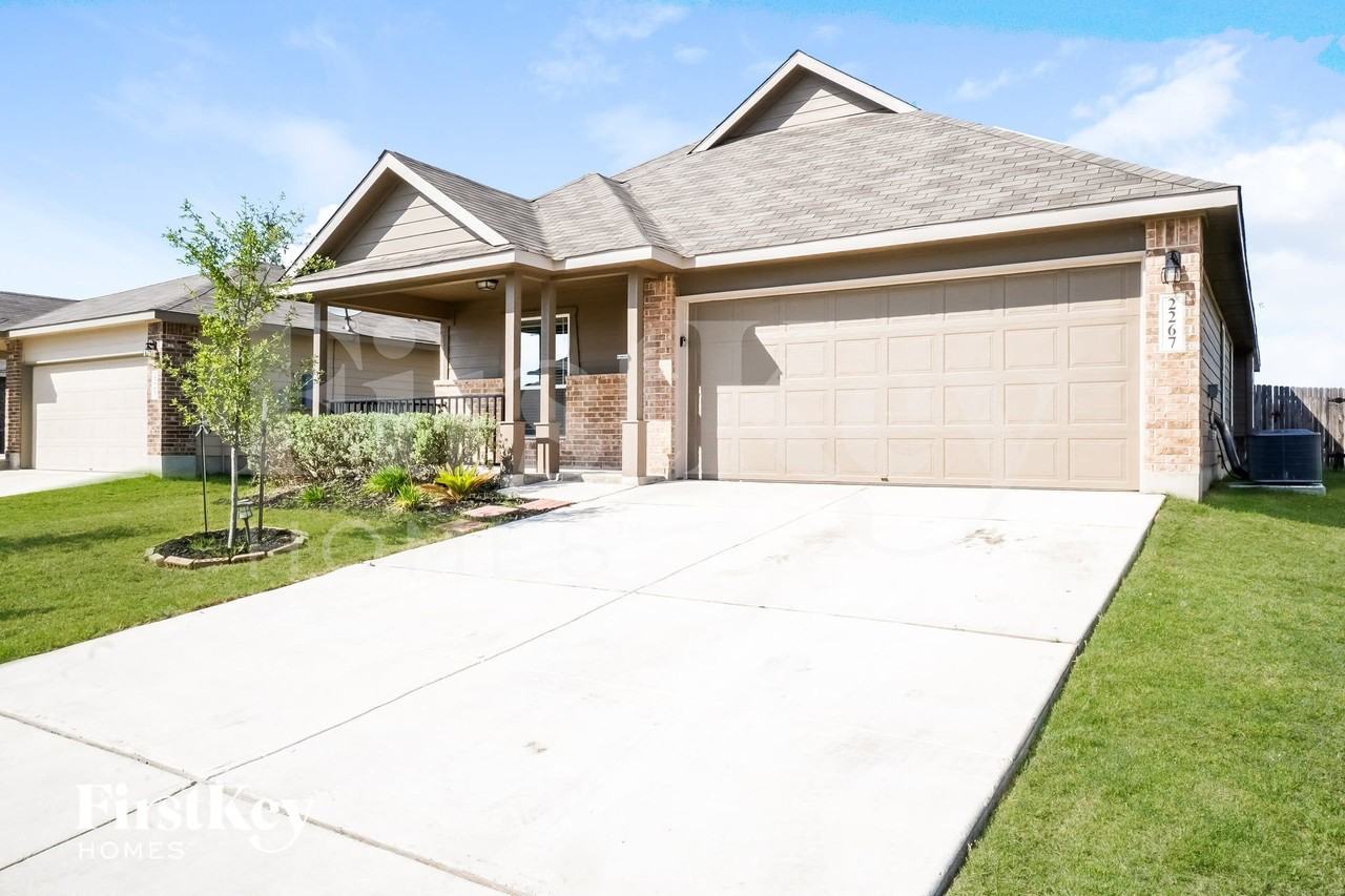 2267 Hawk Dr - Photo 2 of 15