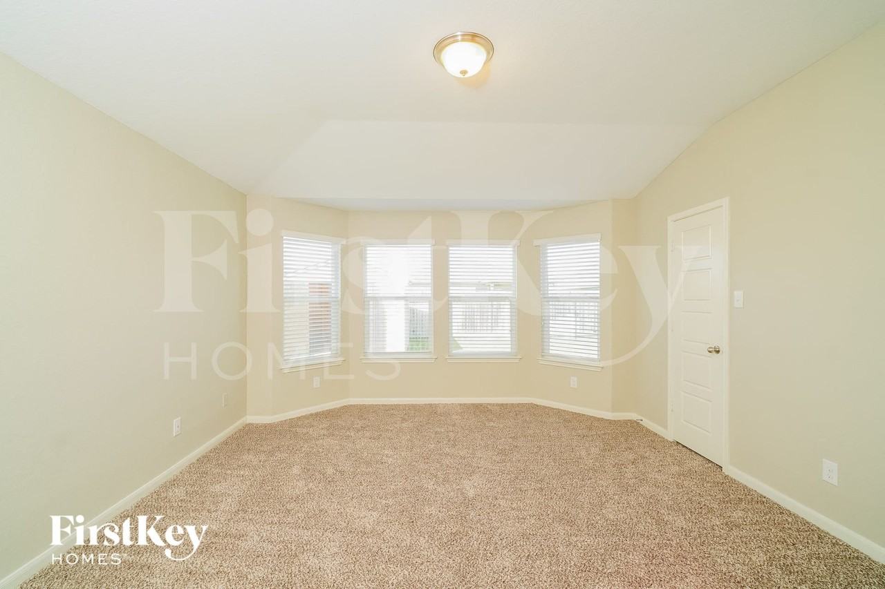 2267 Hawk Dr - Photo 3 of 15