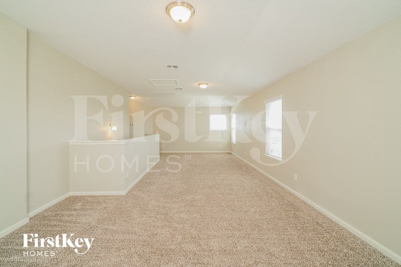 2267 Hawk Dr - Photo 4 of 15
