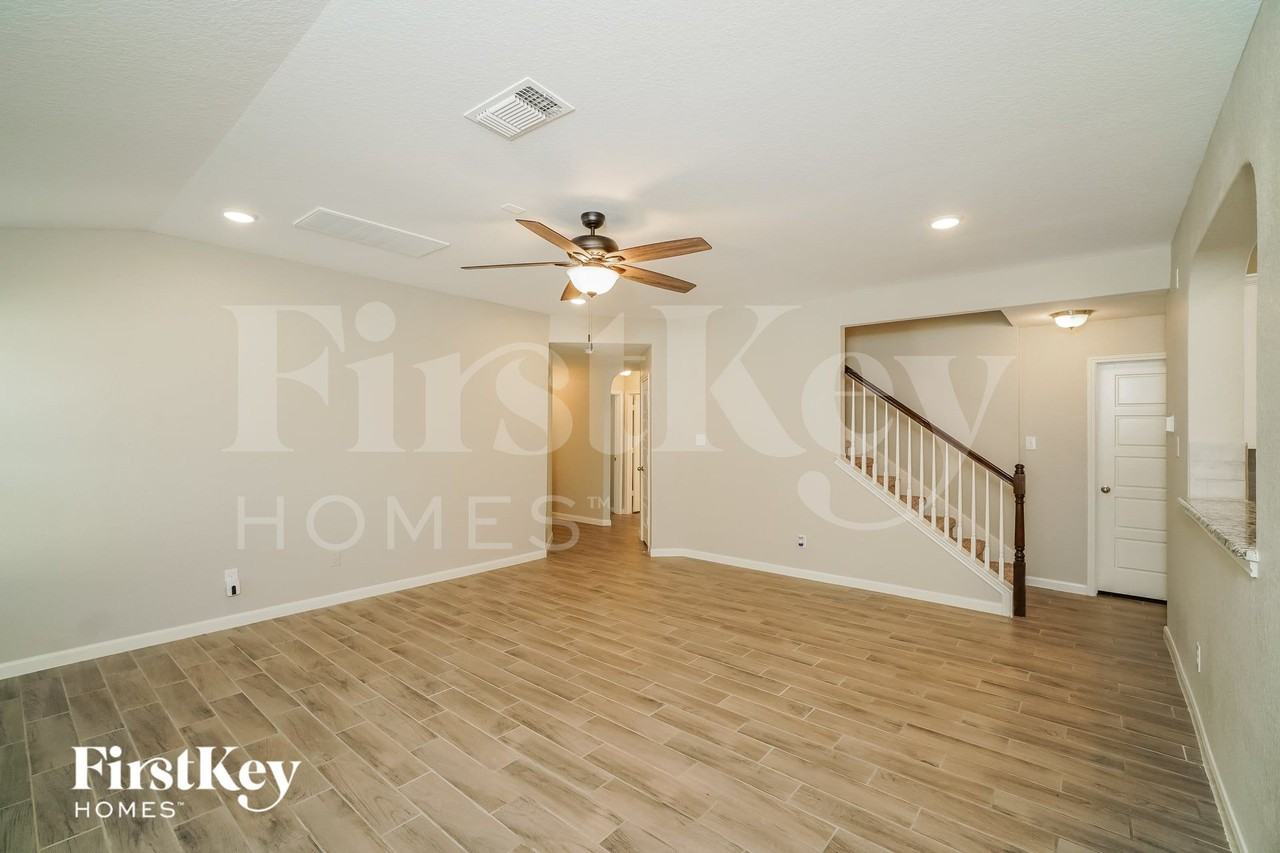 2267 Hawk Dr - Photo 5 of 15