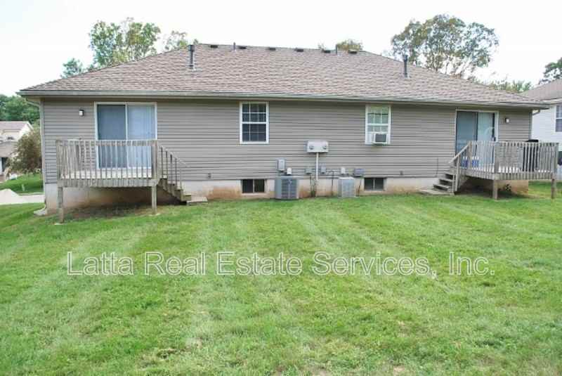 415 Sw Joy Ct - Photo 2 of 14