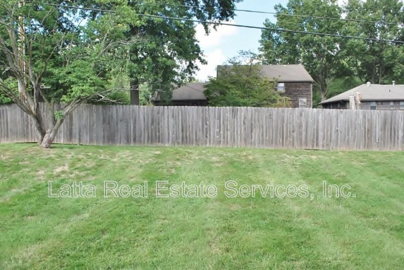 415 Sw Joy Ct - Photo 3 of 14