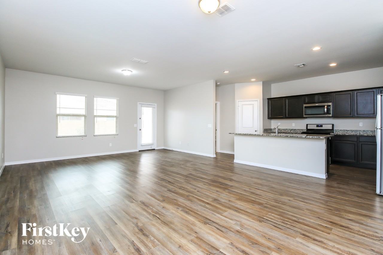 398 W Powell Dr - Photo 2 of 15