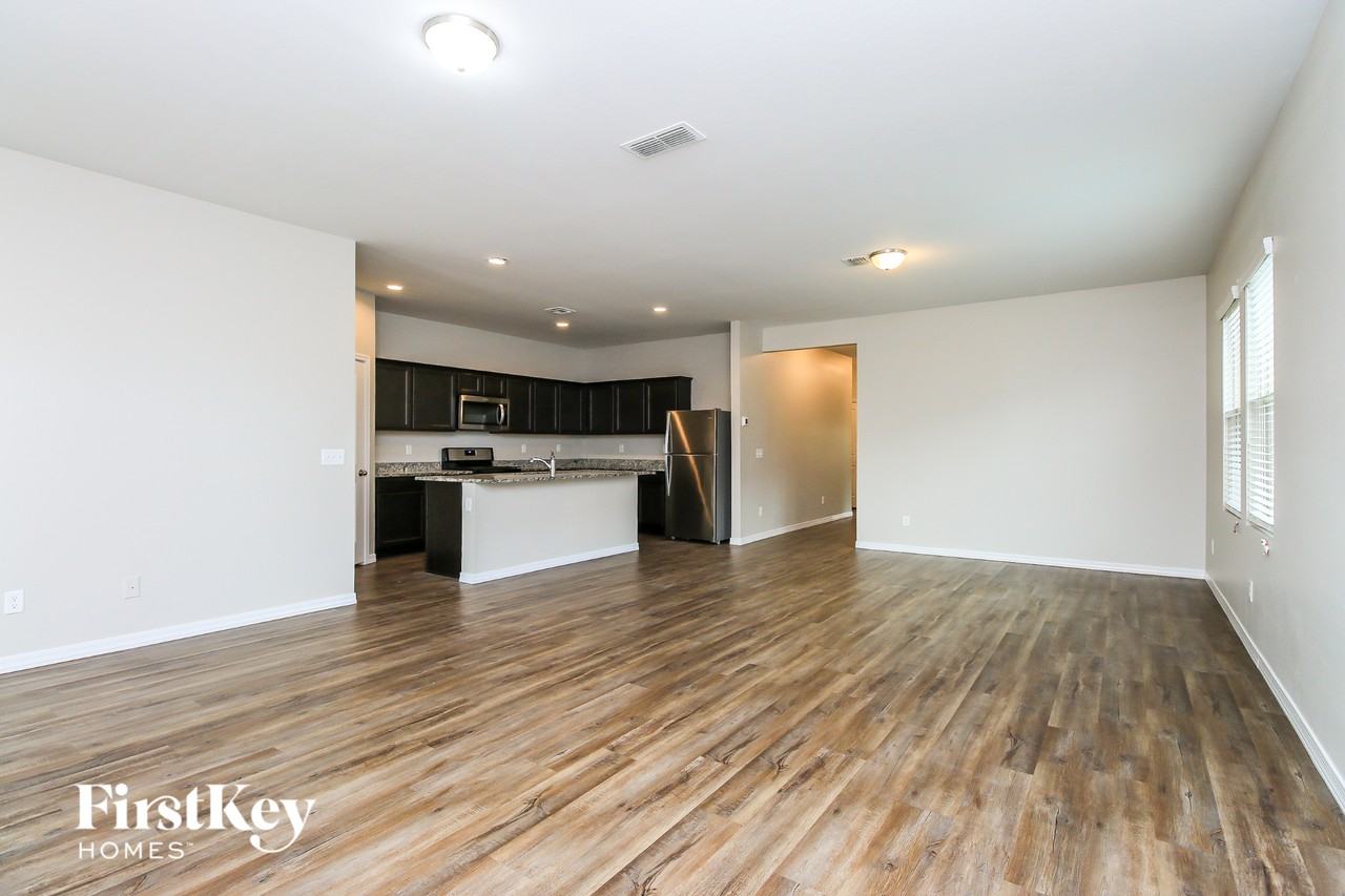398 W Powell Dr - Photo 3 of 15